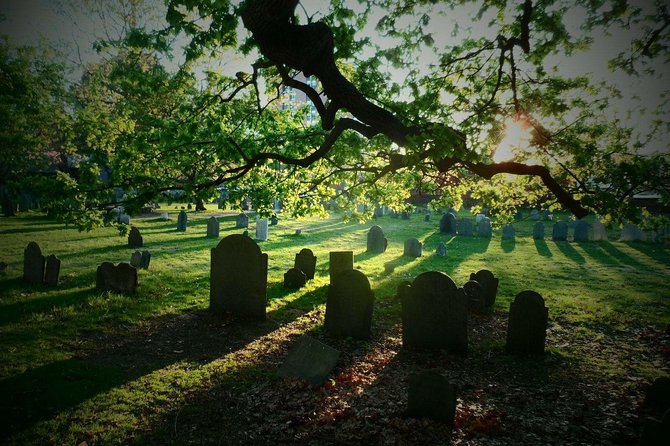 2.5-Hour Salem History & Sightseeing Guided Walking Tour - Meeting on Historic Essex Street