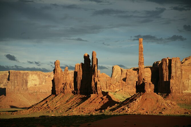 2.5 Hours of Monument Valley's Backcountry 4×4 Tour - Big Hogan: a natural room for photographs