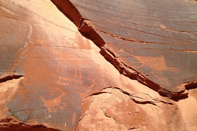 2.5 Hours of Monument Valley's Backcountry 4×4 Tour - Starting at The View Hotel, not inside it