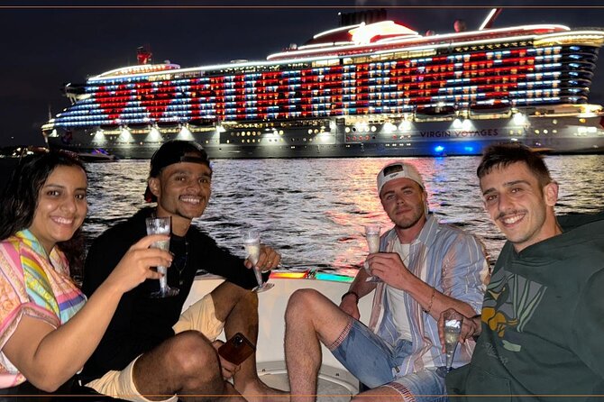 2 hrs Miami Private Boat Tour with Cooler, Ice, Bluetooth Stereo - Celebrity homes and Star Island views