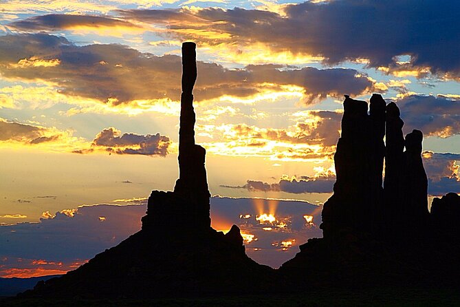 3.0 Hours of Monument Valley's Sunrise or Sunset 4×4 Tour - Totem Pole and Yei Bi Cheii carry cultural meaning