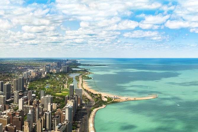 360 CHICAGO Observation Deck Admission - CloudBar: a pleasant add-on with a limited menu