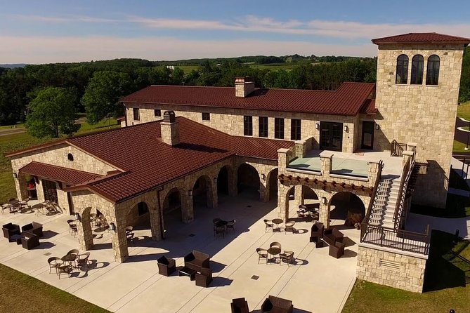 5-Hour Traverse City Wine Tour: 4 Wineries on Old Mission Peninsula - Small snacks, no full winery lunch