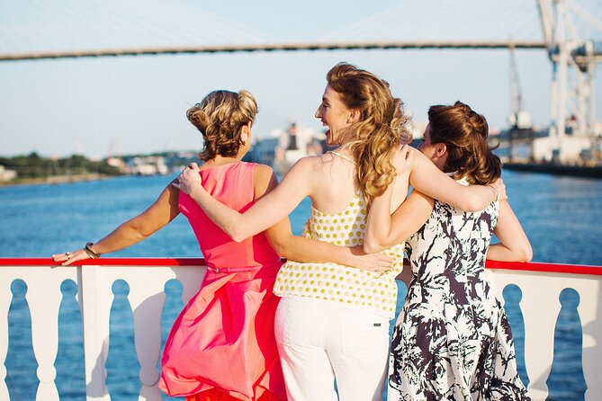 90-Minute Savannah Riverboat Sightseeing Cruise - Savannah’s port and working waterfront