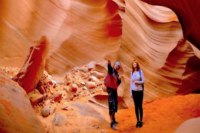 Antelope Canyon and Horseshoe Bend Day Tour from Flagstaff - Horseshoe Bend: a short walk to a huge view