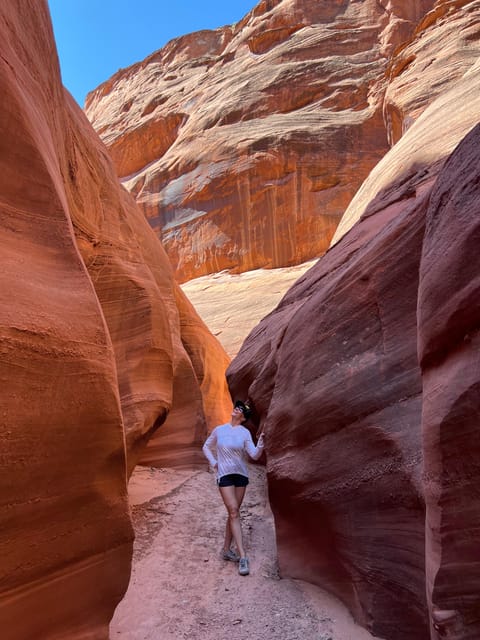 Antelope Canyon Lake Powell: Guided Kayaking & Hike Tour - Walking through the slot canyon