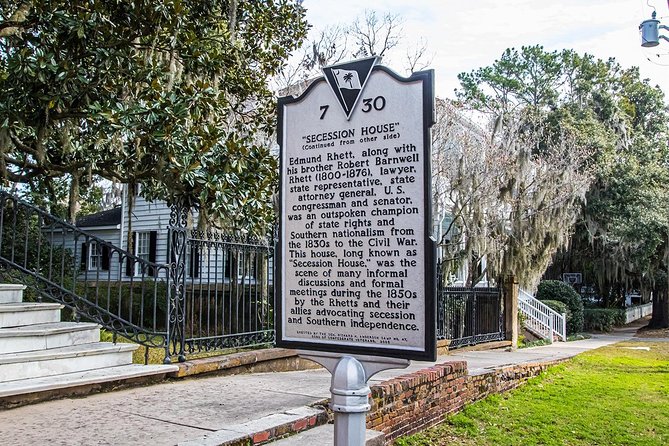 Beaufort City Minibus Tour - Meeting on Bay Street in historic Beaufort