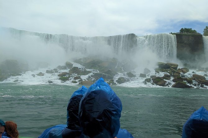 Best Niagara Falls US Tour W/Boat Ride, Cave & More Wonders! - Guides, group size, and how the day feels