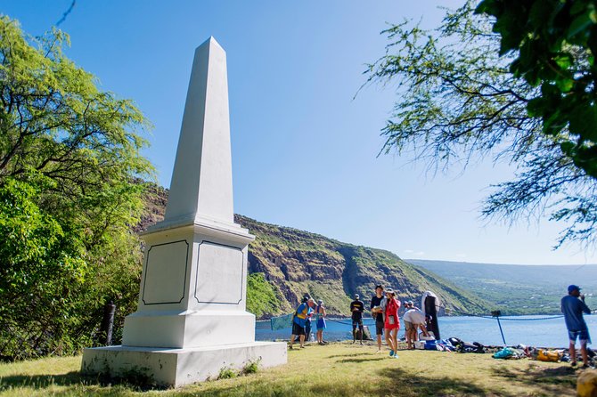 Big Island: Captain Cook Snorkel On A Power Catamaran With Lunch - Kealakekua Bay and its difficult history