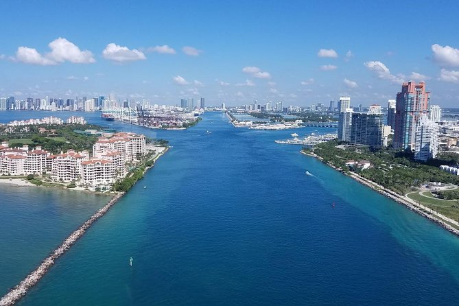 Biscayne Bay and Celebrity Island Homes Boat Tour 90 Minute - Starting at Bayside Marketplace in downtown Miami