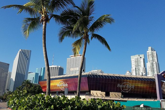 Biscayne Bay and Celebrity Island Homes Boat Tour 90 Minute - Drinks and the onboard mood
