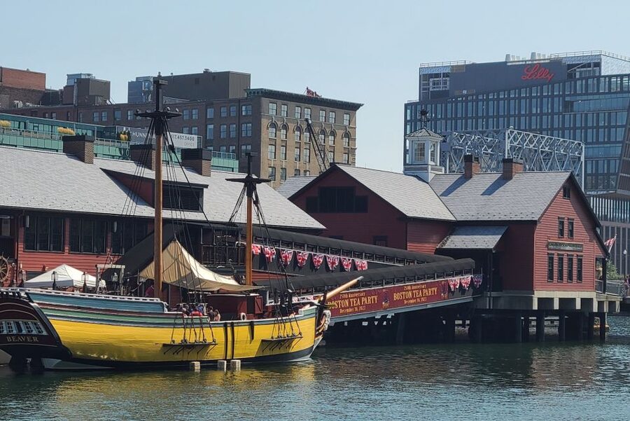 Boston: Boston Tea Party Ships and Museum Interactive Tour - Why the Boston Tea Party works better as a performance