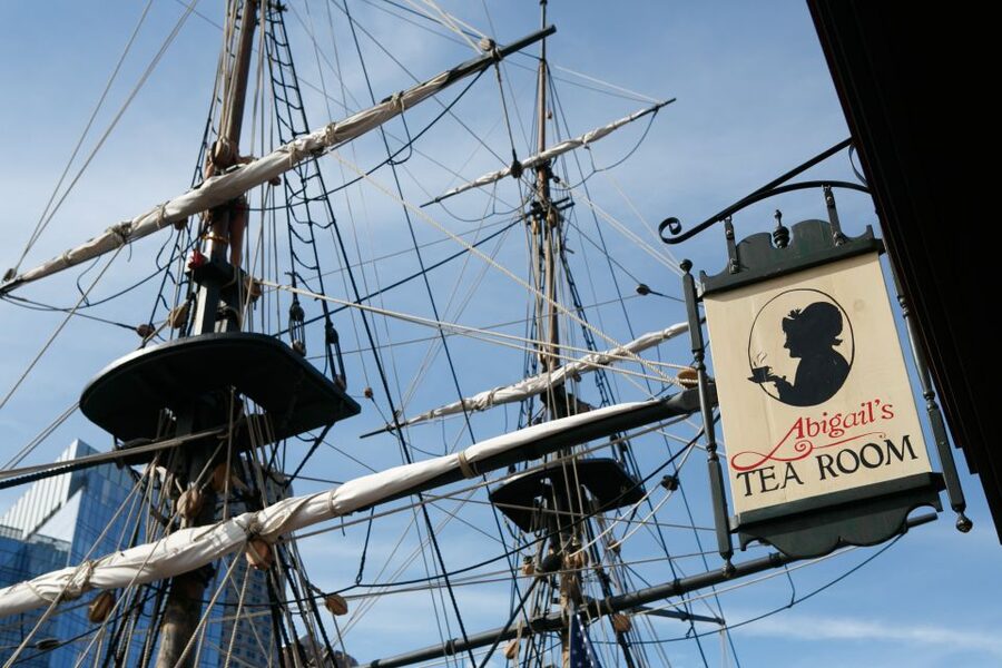 Boston: Boston Tea Party Ships and Museum Interactive Tour - Marching to Griffin’s Wharf