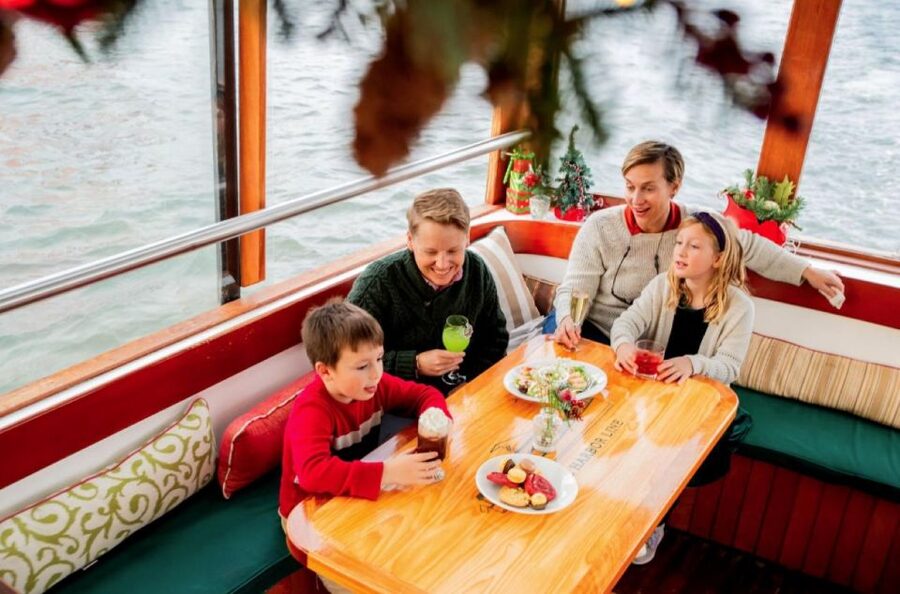 Boston: Harbor Sunset Yacht Cruise - Castle Island and Fort Independence