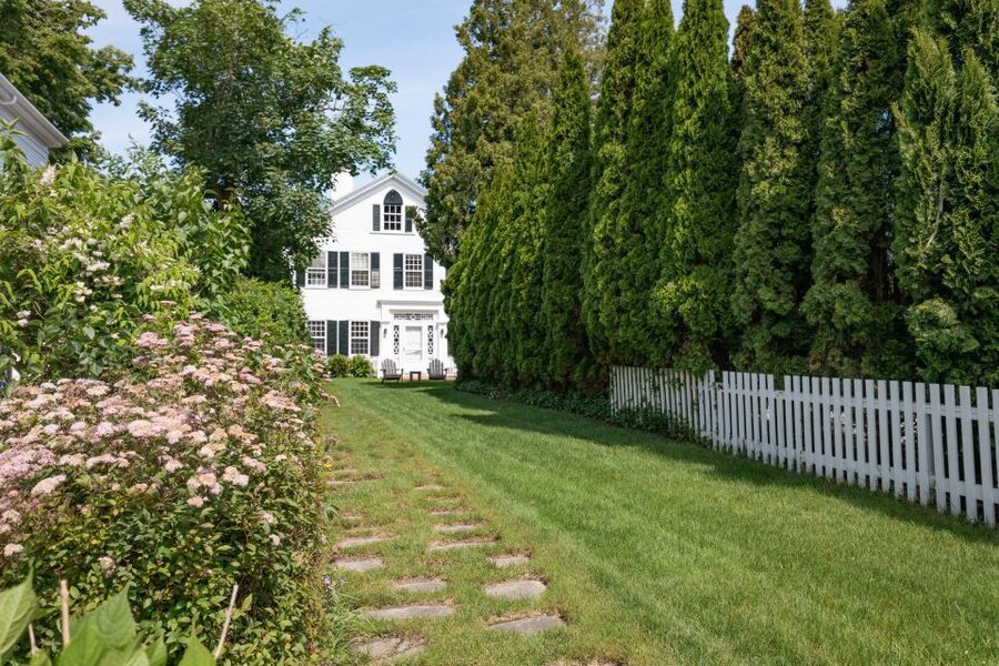 Boston: Martha's Vineyard Day Trip with Optional Island Tour - Oak Bluffs and the gingerbread cottages