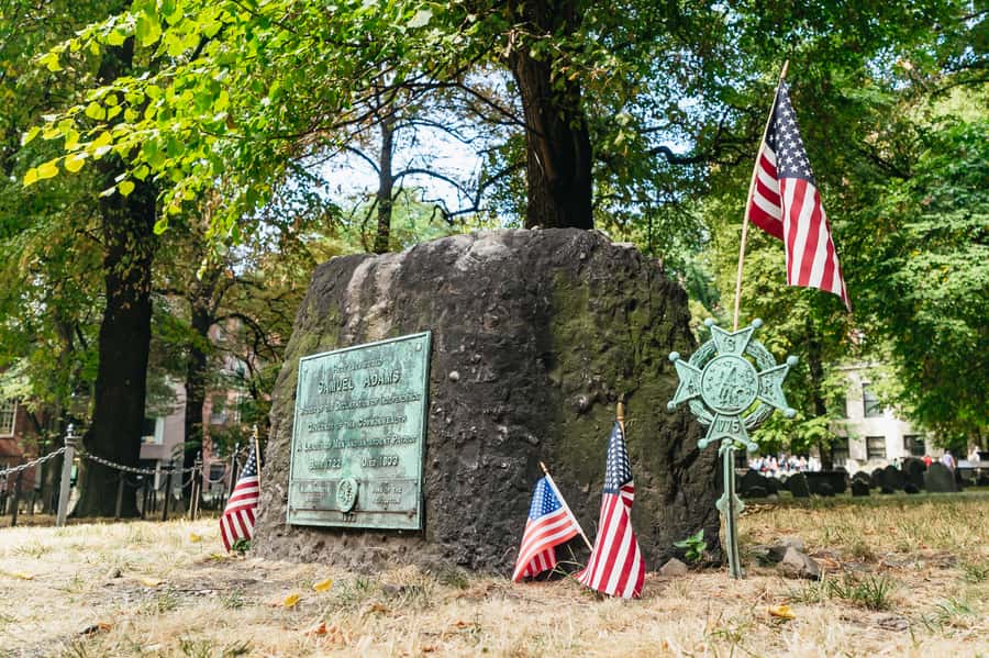 Boston's Freedom Trail: A Revolutionary Walking Tour - The USS Constitution and Bunker Hill Monument