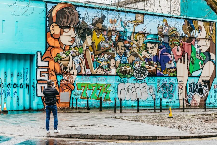 Bristol: Blackbeard to Banksy Guided Walking Tour - Hatchet Inn, the Cenotaph, and the marks of time