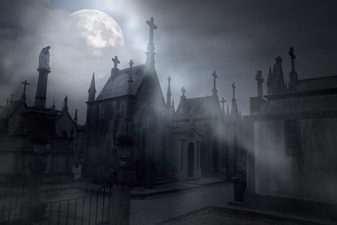 Cemetery and Ghost BYOB Bus Tour in New Orleans - The guide can make or break the night