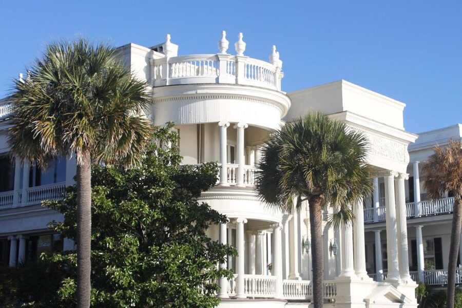 Charleston: Historic City Highlights Guided Bus Tour - The guide can make or break the experience