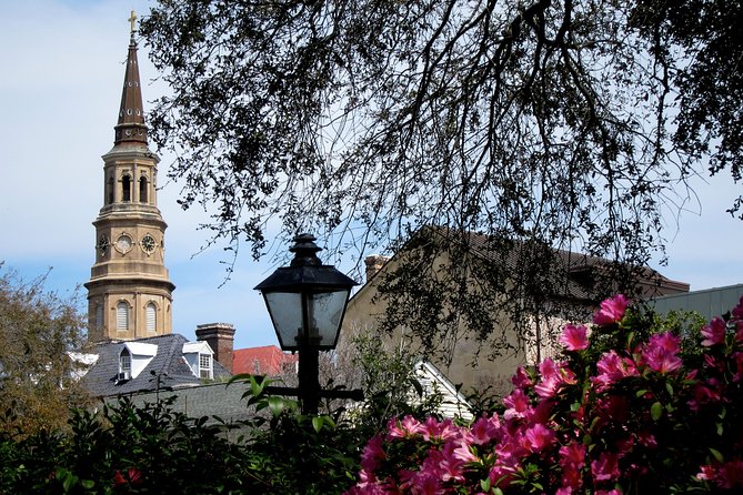 Charleston History Tour / - Rainbow Row, nine connected buildings
