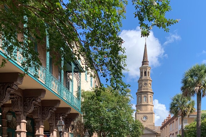 Charleston History Tour / - The Battery and White Point Gardens beside Charleston Harbor