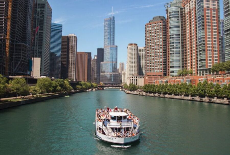 Chicago: 1.5-Hour Lake and River Architecture Cruise - Reading the river’s greatest buildings