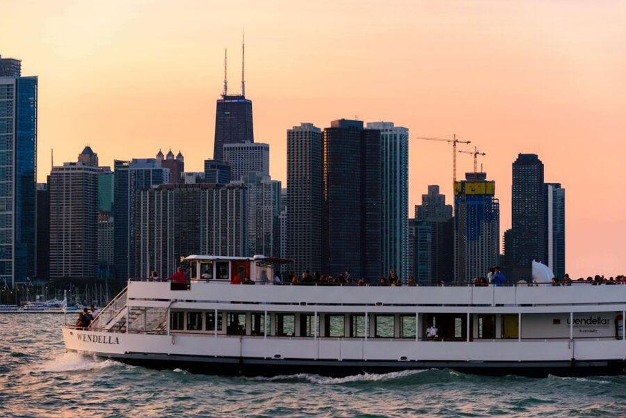 Chicago: 1.5-Hour Scenic Sunset Lake Cruise - Choosing your seat and finding the best view