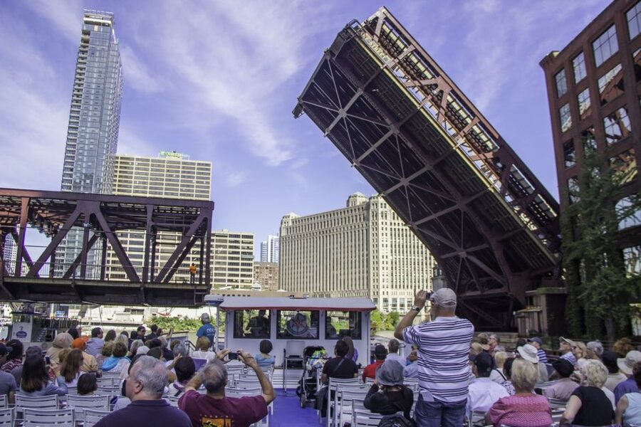 Chicago: 45-Minute Family-Friendly Architecture River Cruise - What the guide adds to the buildings