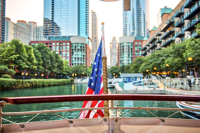 Chicago Architectural River Cruise - What the 90-Minute Route Feels Like