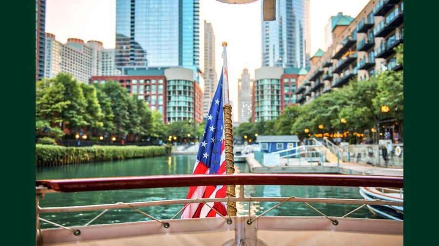Chicago: Architecture Boat Tour with Drinks - Drinks, weather, and comfort