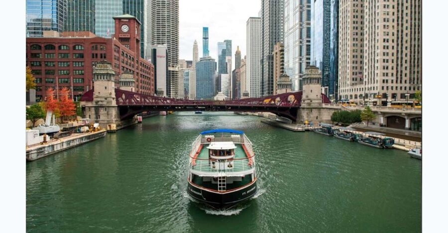 Chicago: Architecture Boat Tour with Drinks - Who will enjoy this Chicago boat tour?