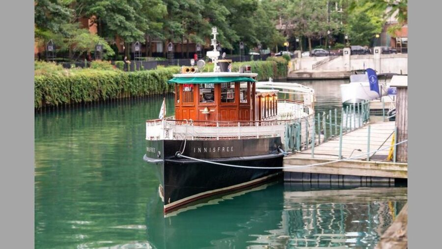 Chicago: Architecture Boat Tour with Drinks - Starting at Ogden Slip on McClurg Court