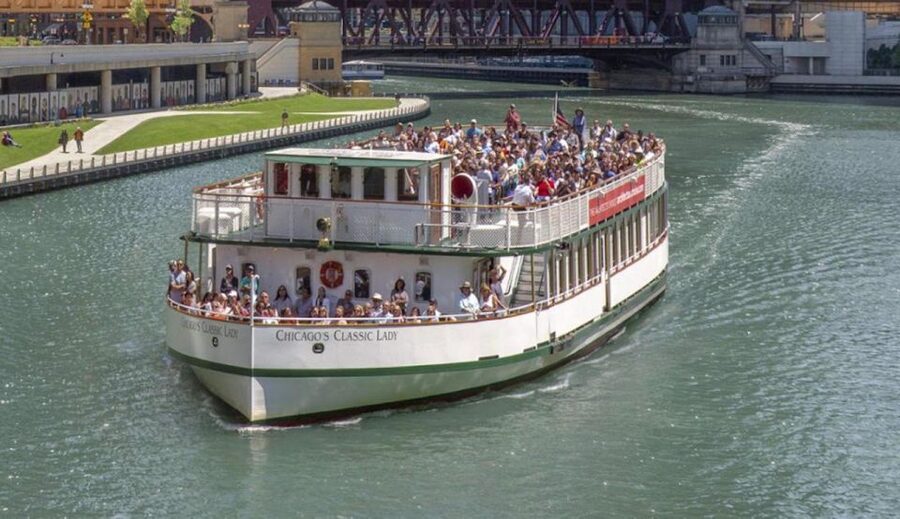 Chicago: Architecture Center Cruise on Chicago's First Lady - What the $57 price buys you