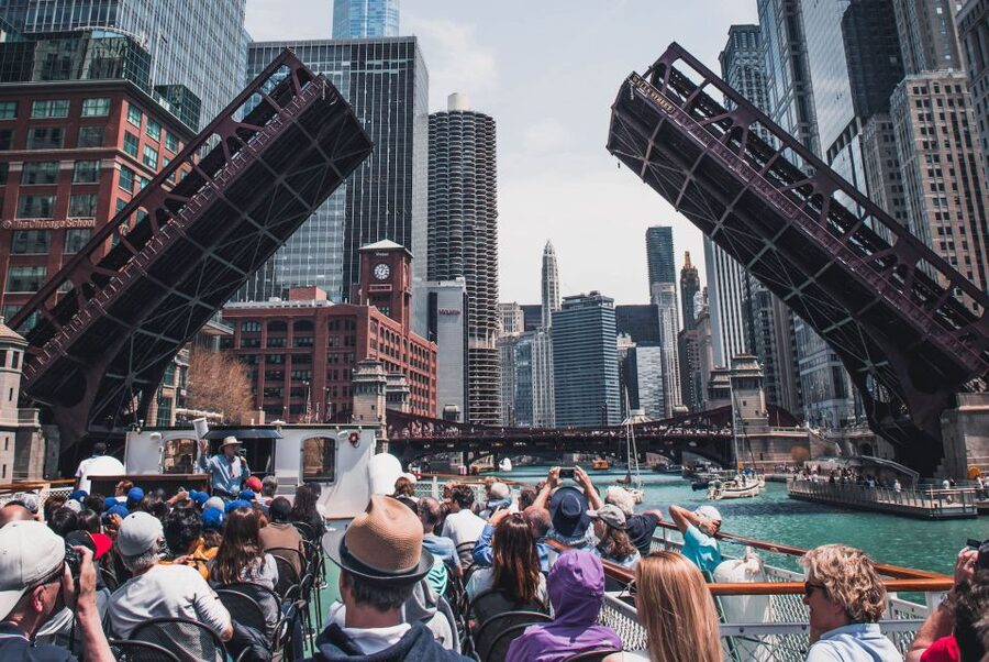 Chicago: Architecture Center Cruise on Chicago's First Lady - Why the live docent matters