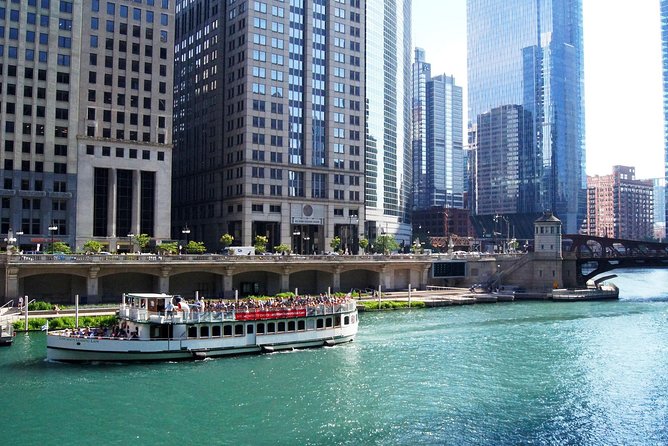 Chicago Architecture Center River Cruise aboard First Lady - Trump Tower and the idea of architectural conversation