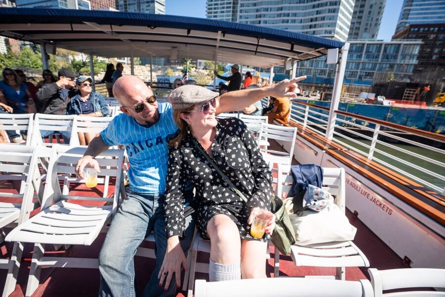 Chicago: Architecture River Cruise Skip-the-Ticket Line - The guide is the heart of the experience