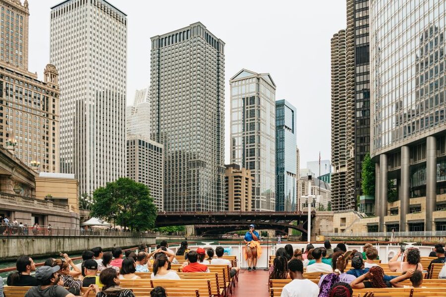 Chicago: Architecture River Cruise Skip-the-Ticket Line - Comfort, seating, and the cash bar