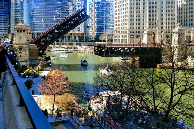 Chicago City Tour with Architecture River Cruise Option - The optional river cruise: the best choice for architecture fans