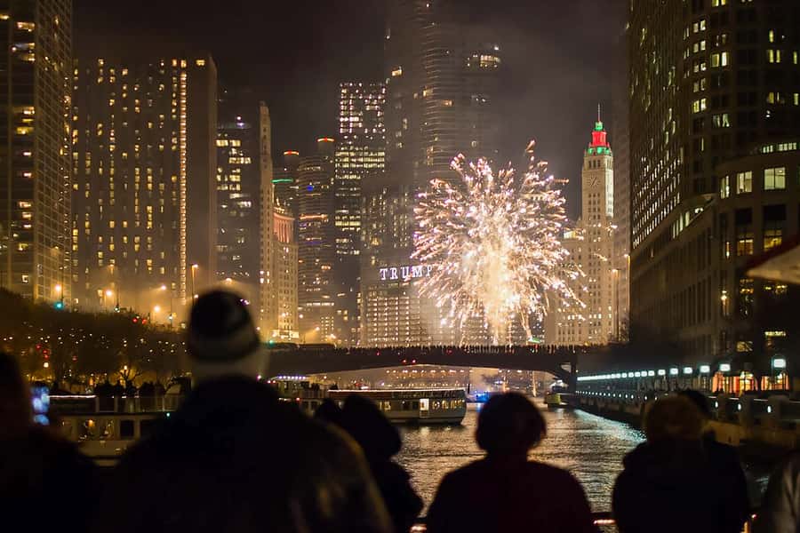Chicago: Fireworks Cruise with Lake or River Viewing Options - The evening begins at Wolf Point