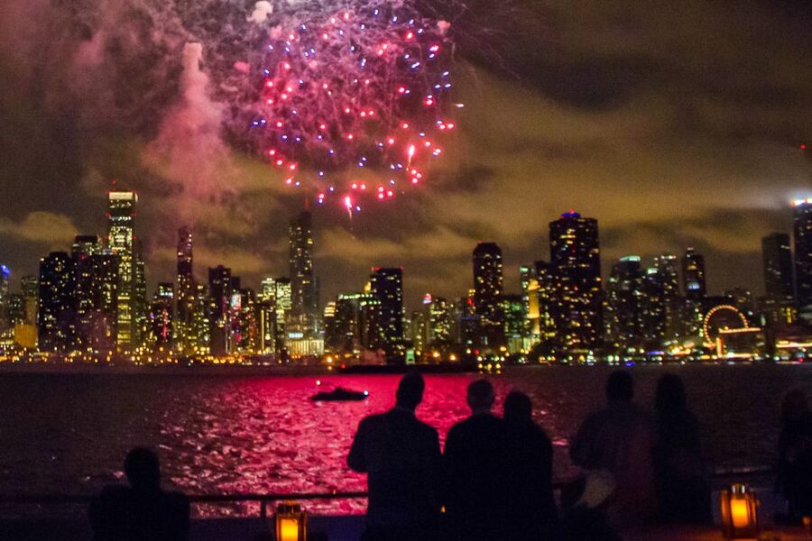 Chicago: Fireworks Cruise with Lake or River Viewing Options - Onboard comfort, drinks, and seating