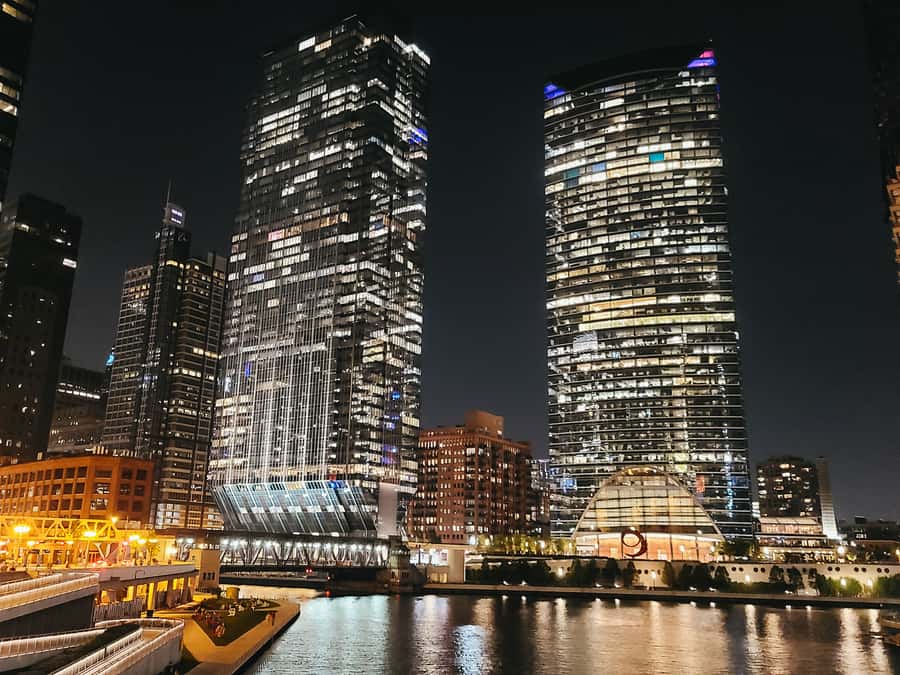 Chicago: Fireworks Cruise with Lake or River Viewing Options - Who should choose each option?