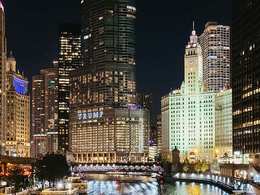 Chicago: Fireworks Cruise with Lake or River Viewing Options - Choosing the river fireworks cruise