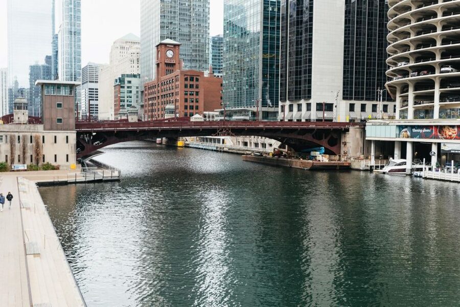 Chicago: Gangsters and Ghosts Guided Walking Tour - The Chicago Theatre and Palmer House