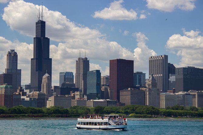 Chicago Lake and River Architecture Tour - Why Chicago’s architecture works best from a boat