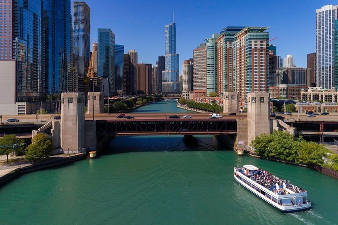 Chicago Lake and River Architecture Tour - Lake Michigan: the best skyline photographs