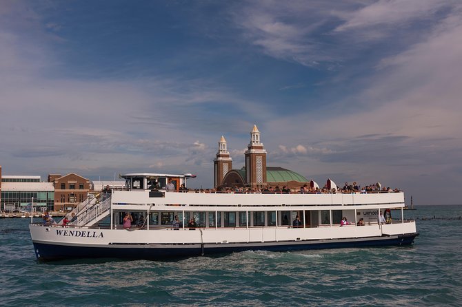 Chicago Lake and River Architecture Tour - The guide is the heart of the cruise