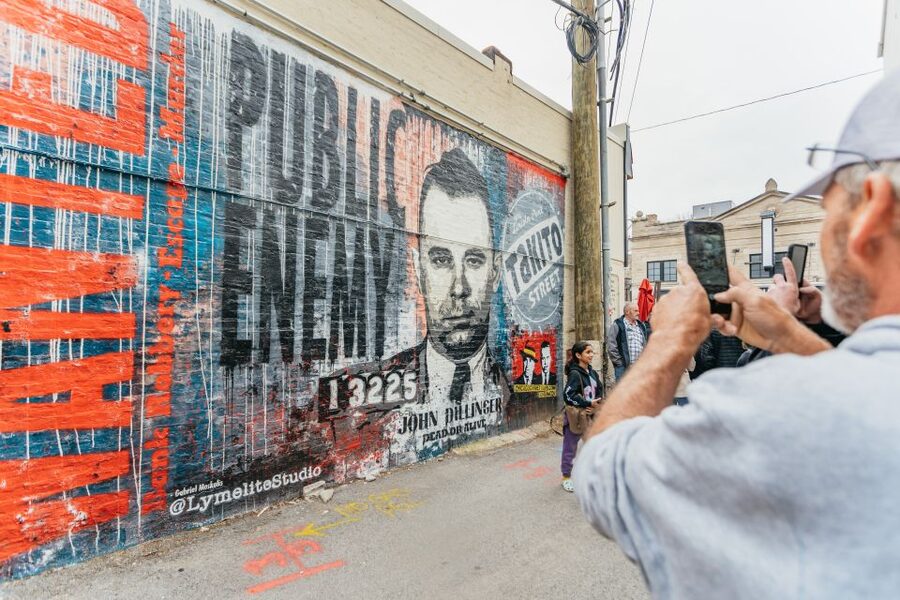 Chicago: Mob and Crime Bus Tour - Lincoln Park and the Biograph Theater