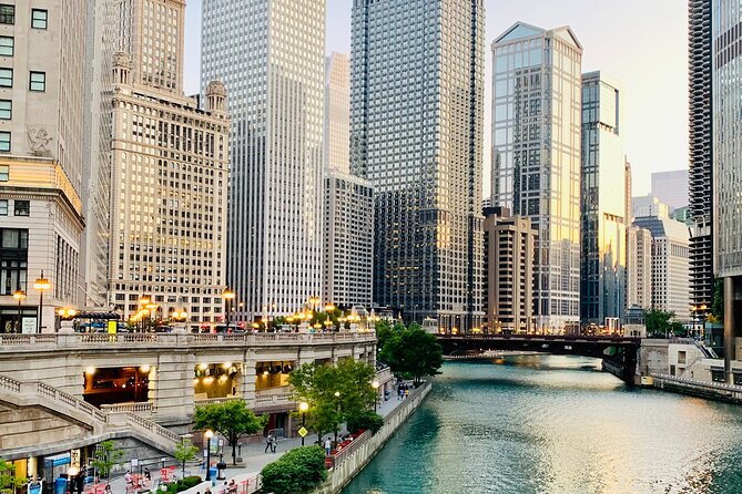 Chicago Mobs and Haunts Walking Tour - The route ends near the river and Michigan Avenue