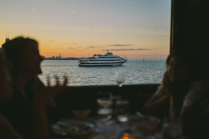 Chicago Premier Dinner Cruise on Lake Michigan - Music, dancing, and the real atmosphere onboard