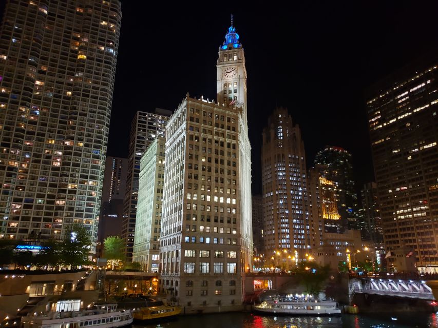Chicago River: 1.5-Hour Guided Architecture Cruise - Willis Tower, the Board of Trade, and Mies van der Rohe